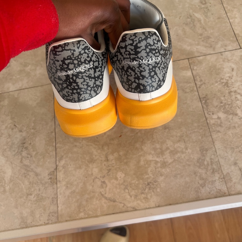 Shoes - Picture 4 of 6
